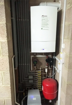 Worcester boiler and a pressurised heating system installation
